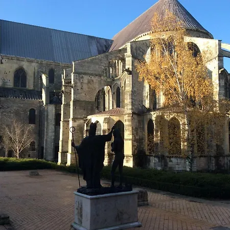 Cathedrale - Isle 公寓
